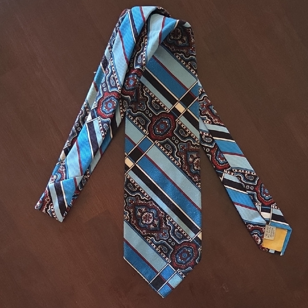 Vintage 1970s Mr. John Qiana NYLON Wide Paisley Tie 4" x 53" Blues